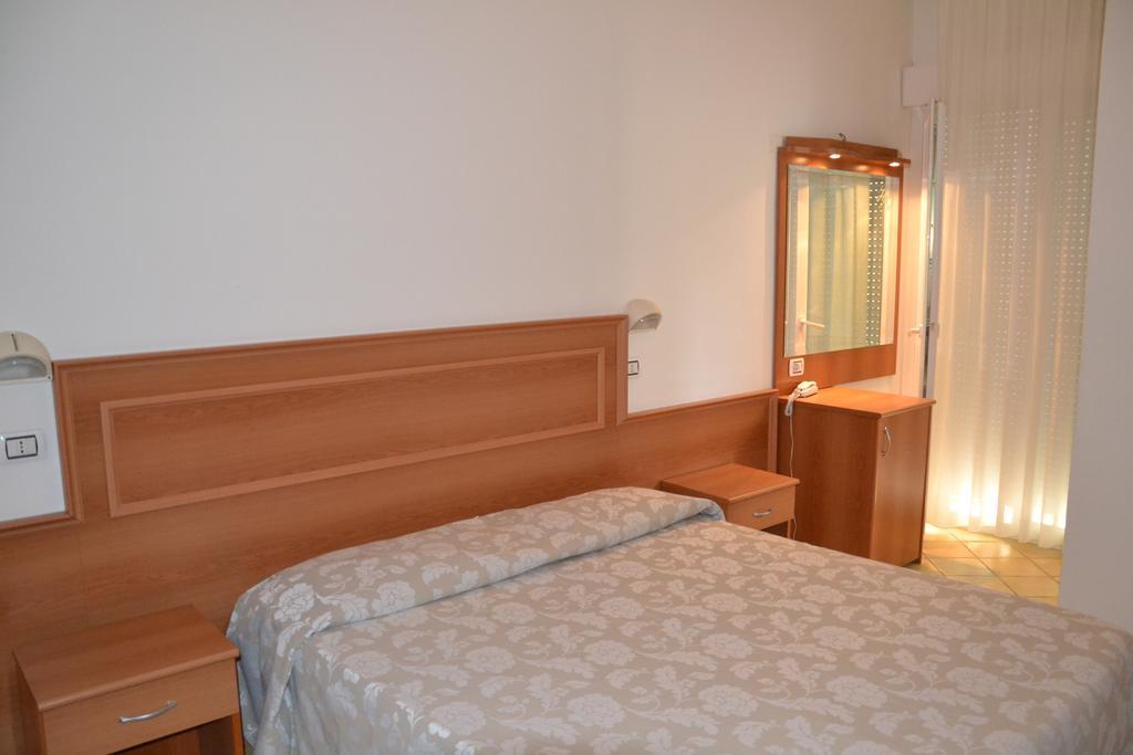 Hotel Ariston Мизано-Адриатико Номер фото