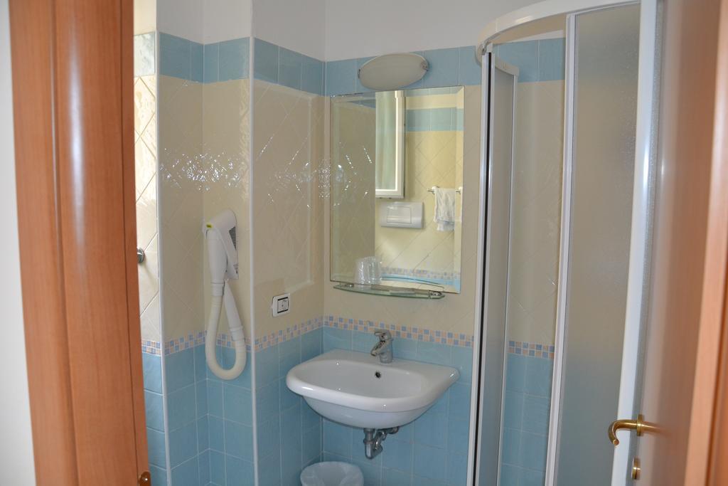 Hotel Ariston Мизано-Адриатико Номер фото